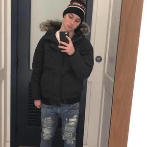 Meet your Posher, Hugo james